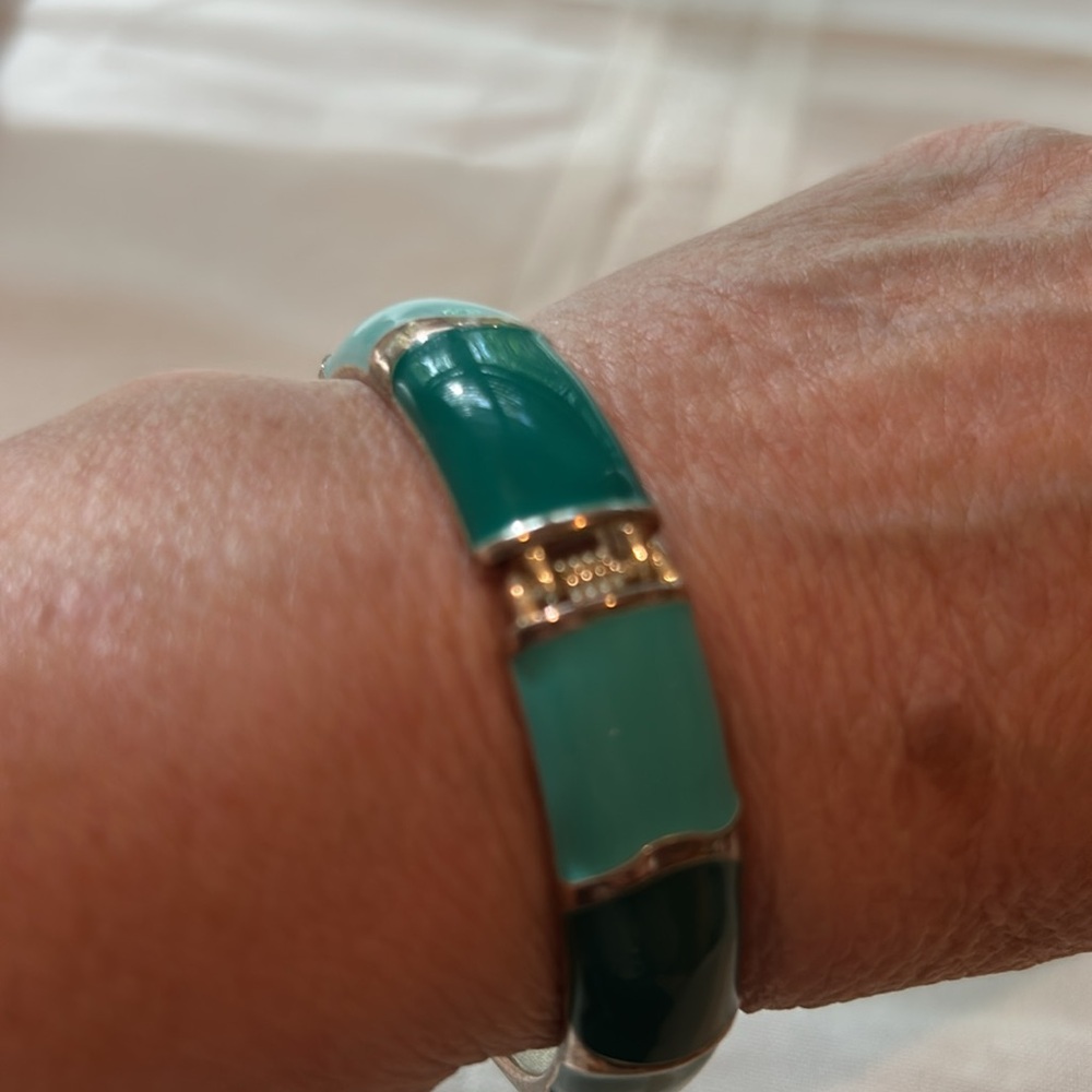 Turquoise/Teal/Aqua Enamel SilverTone Hinged Bangle Bracelet with Crystals - Picture 6 of 7